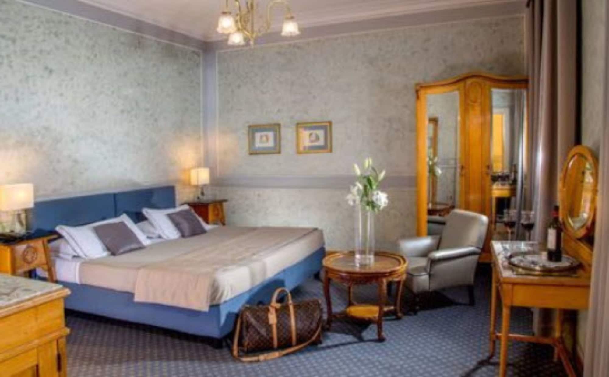 Alexandra Hotel