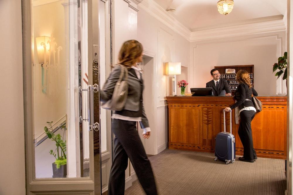 Alexandra Hotel