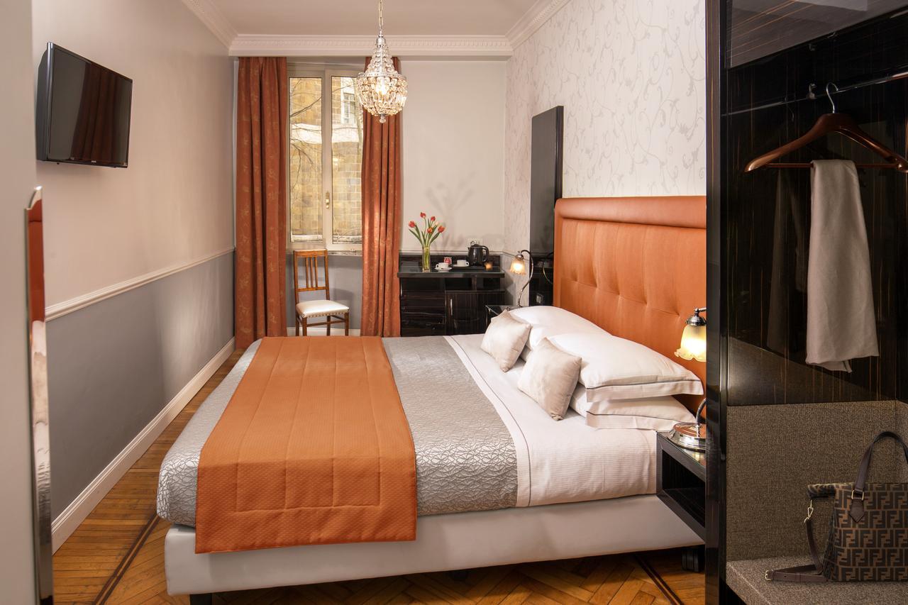 Alexandra Hotel